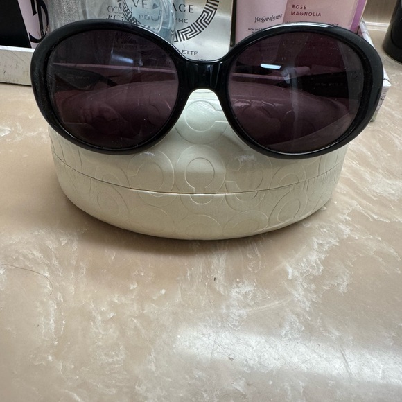 COACH sunglasses with case - Picture 3 of 7